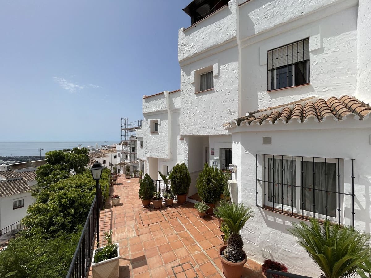 4 soverom Hus til salgs i Los Monteros med svømmebasseng - € 550 000 (Ref: 9974221)
