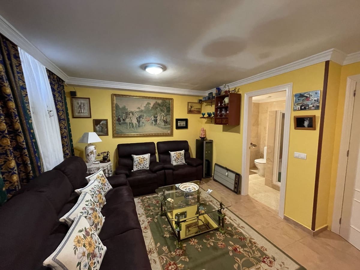 4 soverom Hus til salgs i Los Monteros med svømmebasseng - € 550 000 (Ref: 9974221)
