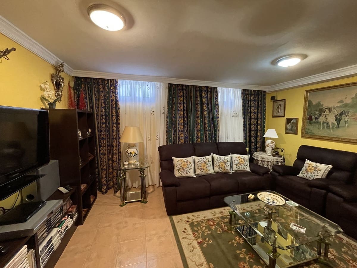 4 soverom Hus til salgs i Los Monteros med svømmebasseng - € 550 000 (Ref: 9974221)