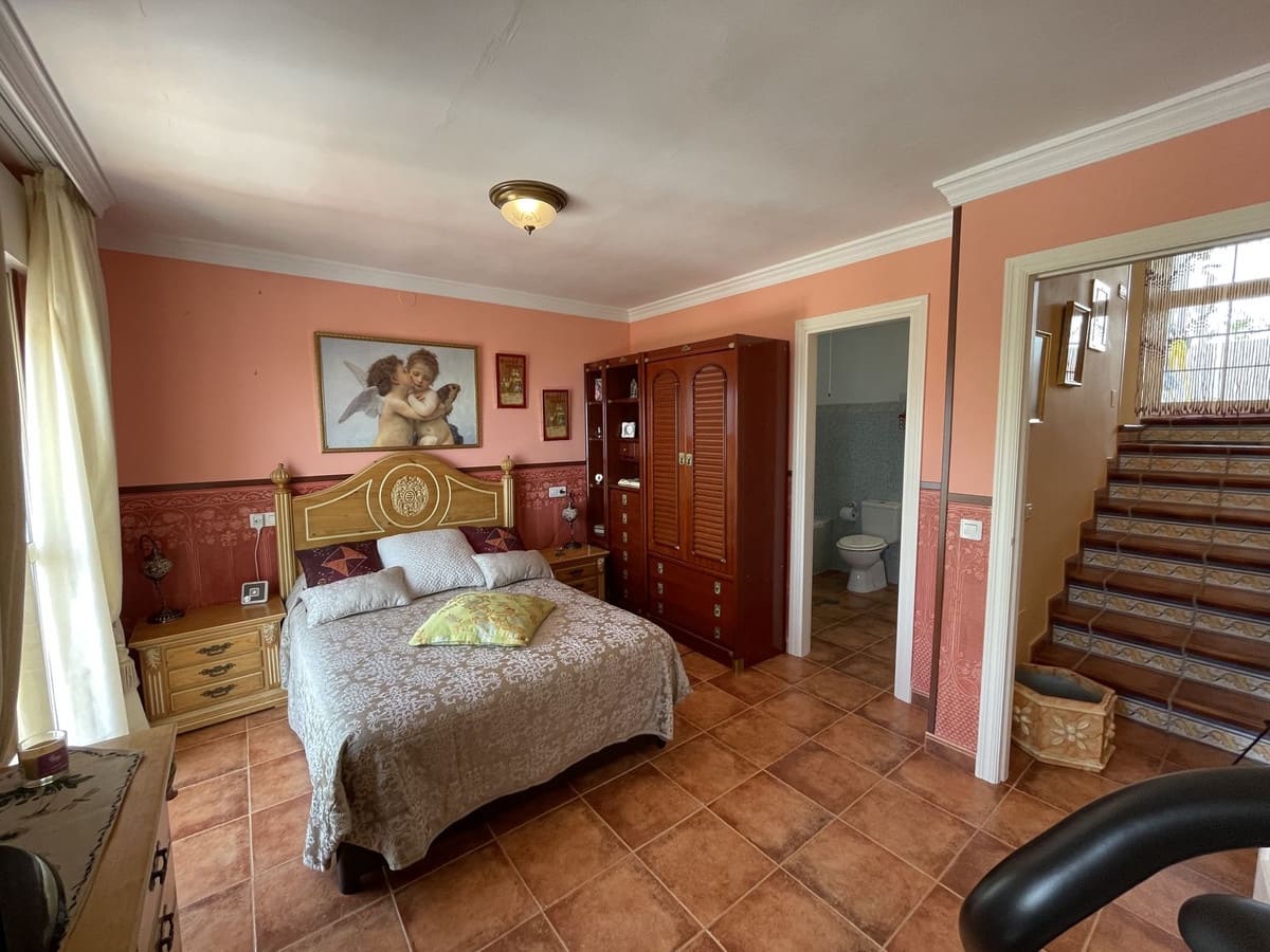 4 soverom Hus til salgs i Los Monteros med svømmebasseng - € 550 000 (Ref: 9974221)