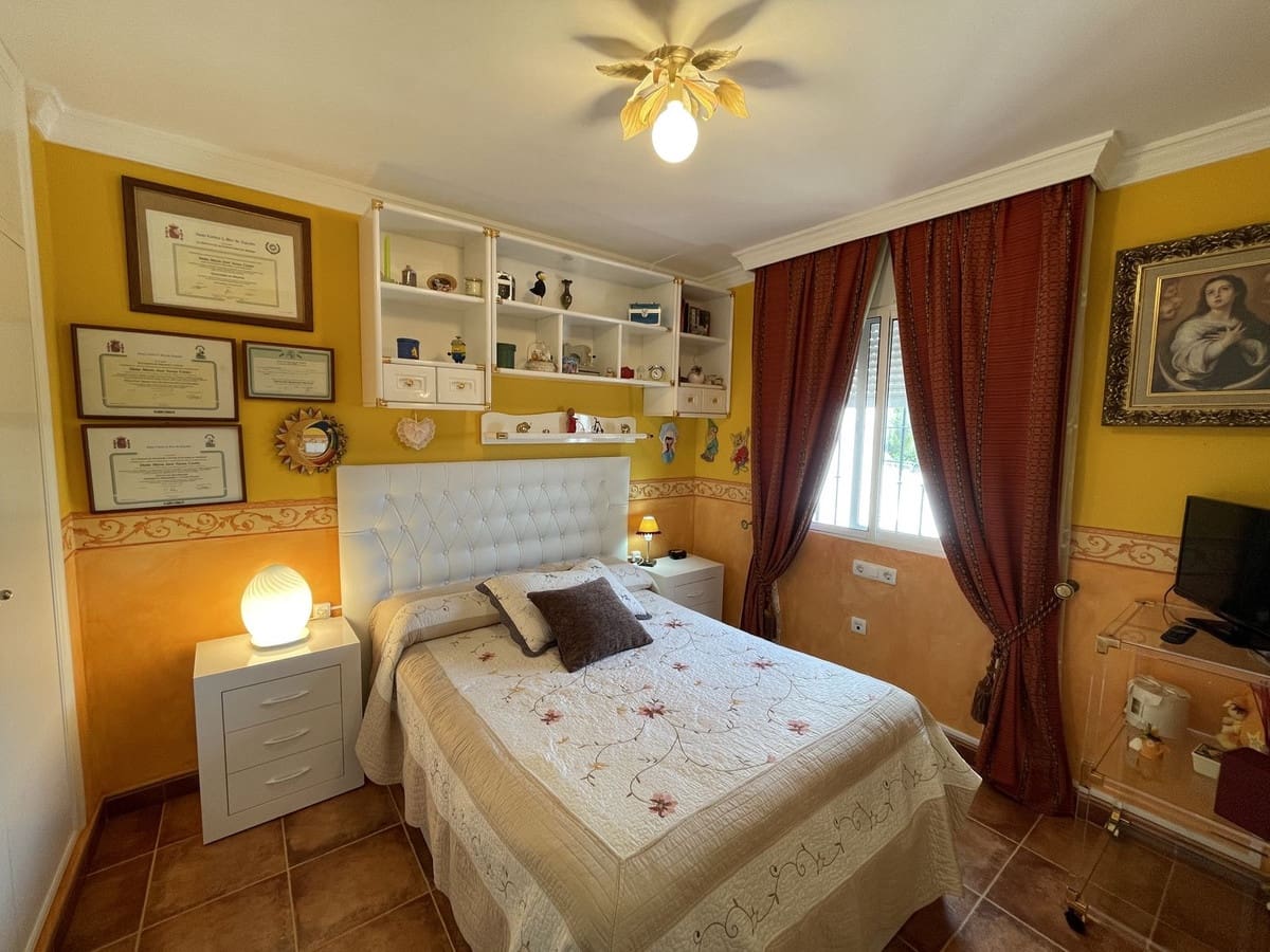 4 soverom Hus til salgs i Los Monteros med svømmebasseng - € 550 000 (Ref: 9974221)