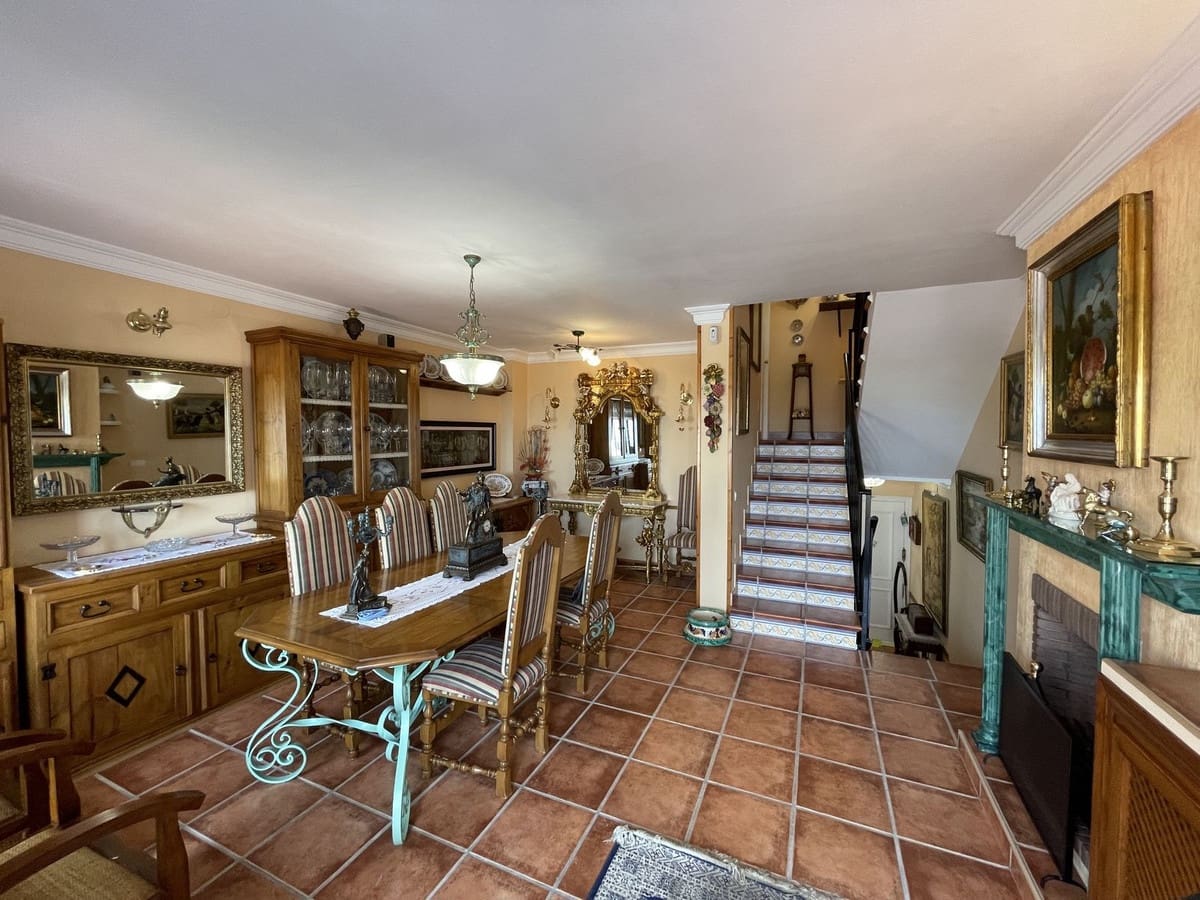 4 soverom Hus til salgs i Los Monteros med svømmebasseng - € 550 000 (Ref: 9974221)