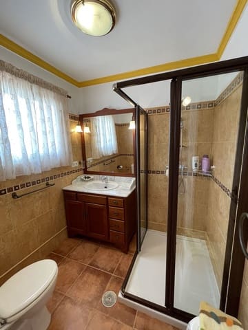 4 slaapkamer Huis te koop in Los Monteros, Marbella met zwembad - € 550.000 (Ref: 9974221)