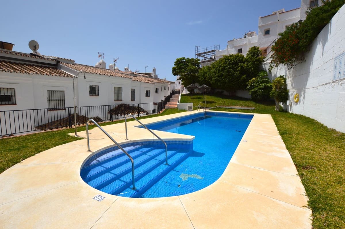 4 soverom Hus til salgs i Los Monteros med svømmebasseng - € 550 000 (Ref: 9974221)