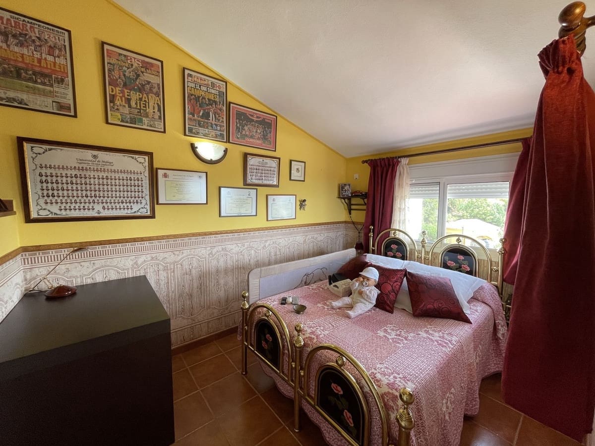4 soverom Hus til salgs i Los Monteros med svømmebasseng - € 550 000 (Ref: 9974221)