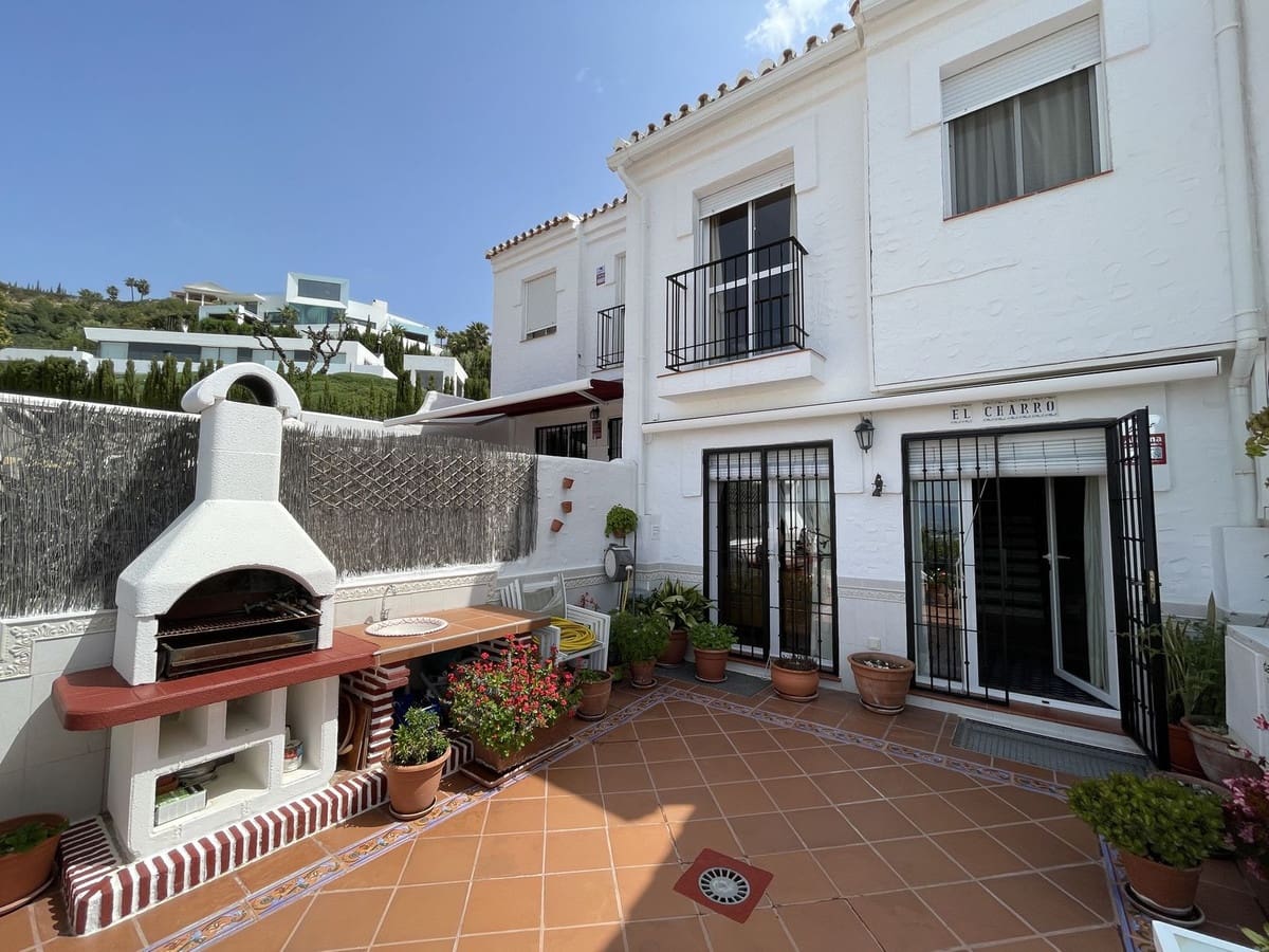 4 soverom Hus til salgs i Los Monteros med svømmebasseng - € 550 000 (Ref: 9974221)