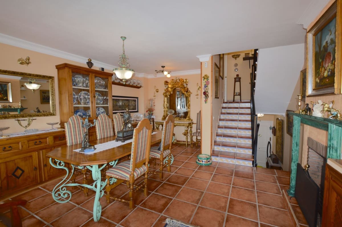 4 soverom Hus til salgs i Los Monteros med svømmebasseng - € 550 000 (Ref: 9974221)