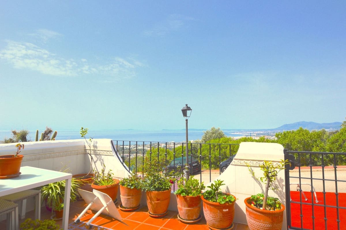4 soverom Hus til salgs i Los Monteros med svømmebasseng - € 550 000 (Ref: 9974221)