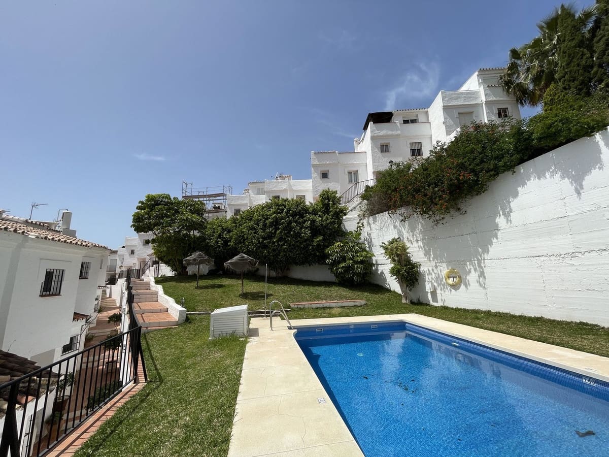 4 soverom Hus til salgs i Los Monteros med svømmebasseng - € 550 000 (Ref: 9974221)