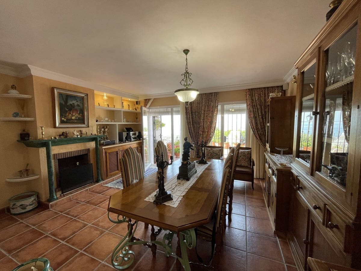 4 soverom Hus til salgs i Los Monteros med svømmebasseng - € 550 000 (Ref: 9974221)