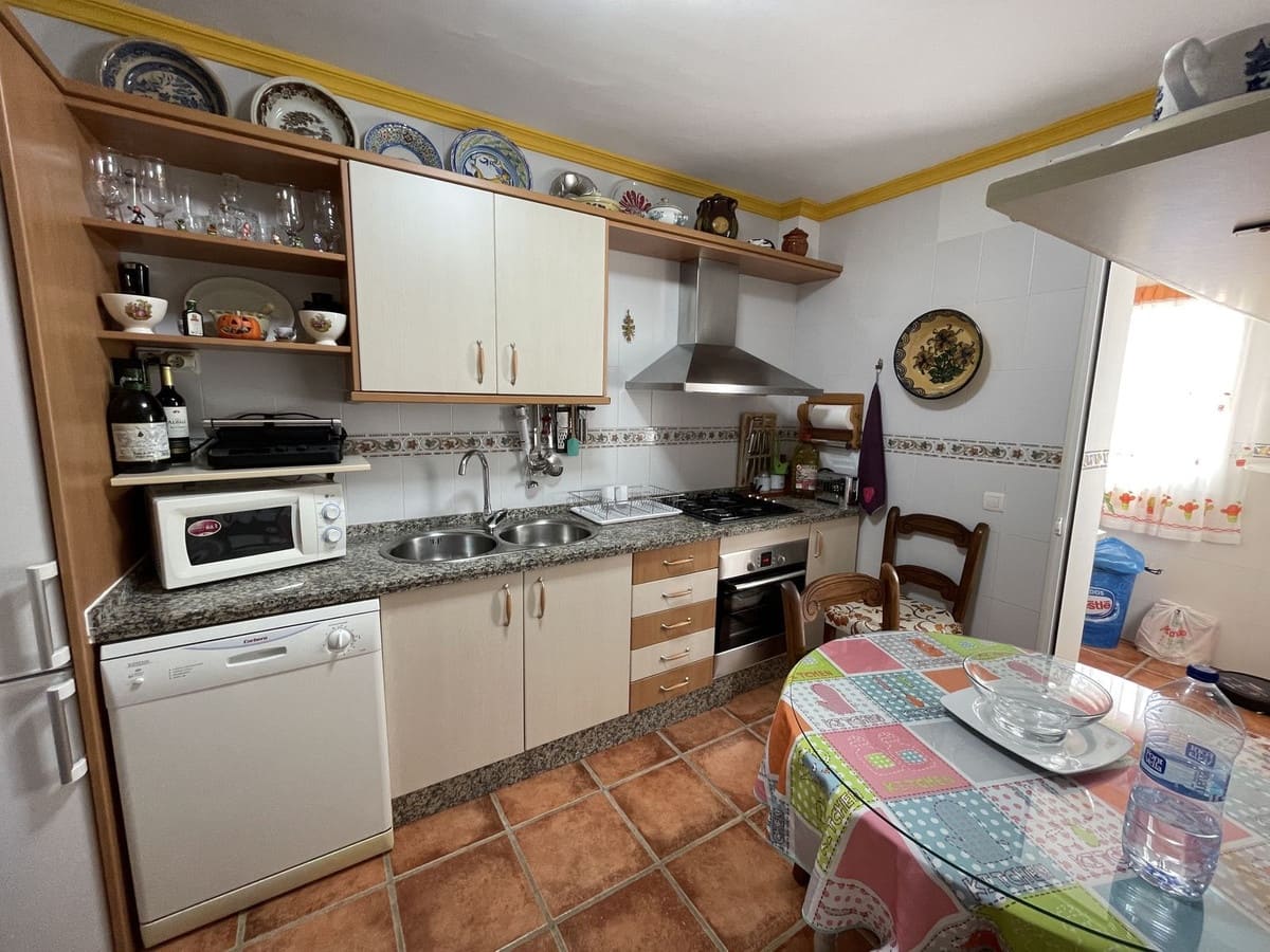 4 soverom Hus til salgs i Los Monteros med svømmebasseng - € 550 000 (Ref: 9974221)