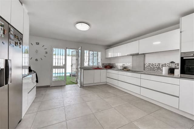 3 soveværelse Byhus til salg i Casares med swimmingpool - € 395.000 (Ref: 9974393)