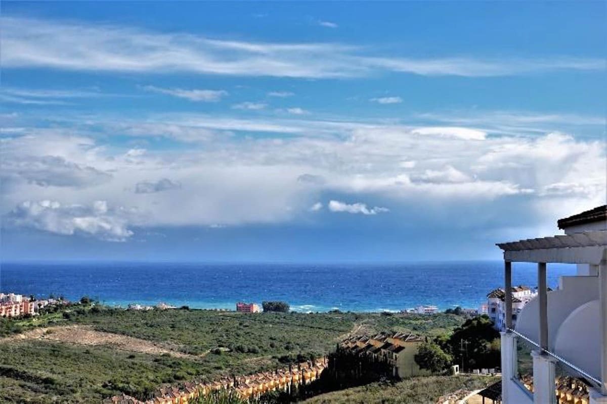 3 soverom Leilighet til salgs i La Duquesa / Puerto de la Duquesa med svømmebasseng - € 285 000 (Ref: 9974396)