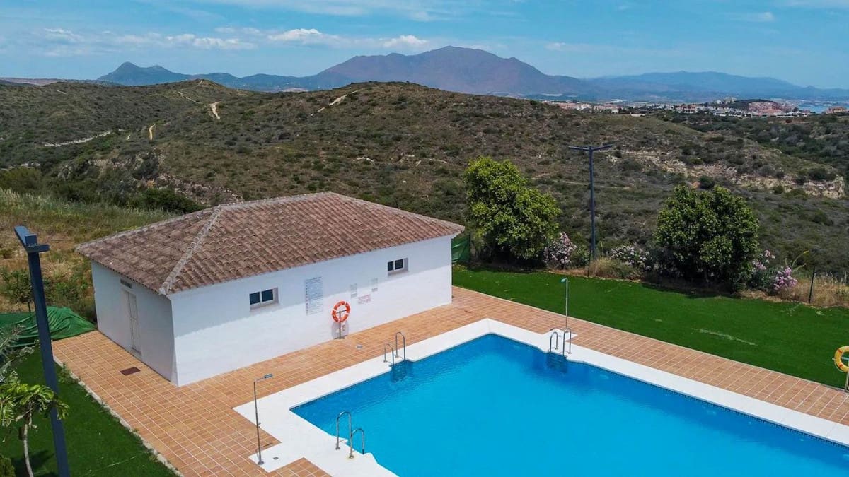 3 soverom Leilighet til salgs i La Duquesa / Puerto de la Duquesa med svømmebasseng - € 285 000 (Ref: 9974396)