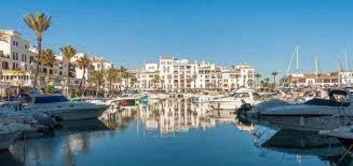 3 soverom Leilighet til salgs i La Duquesa / Puerto de la Duquesa med svømmebasseng - € 285 000 (Ref: 9974396)