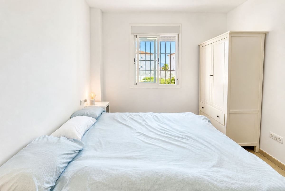 3 soverom Leilighet til salgs i La Duquesa / Puerto de la Duquesa med svømmebasseng - € 285 000 (Ref: 9974396)