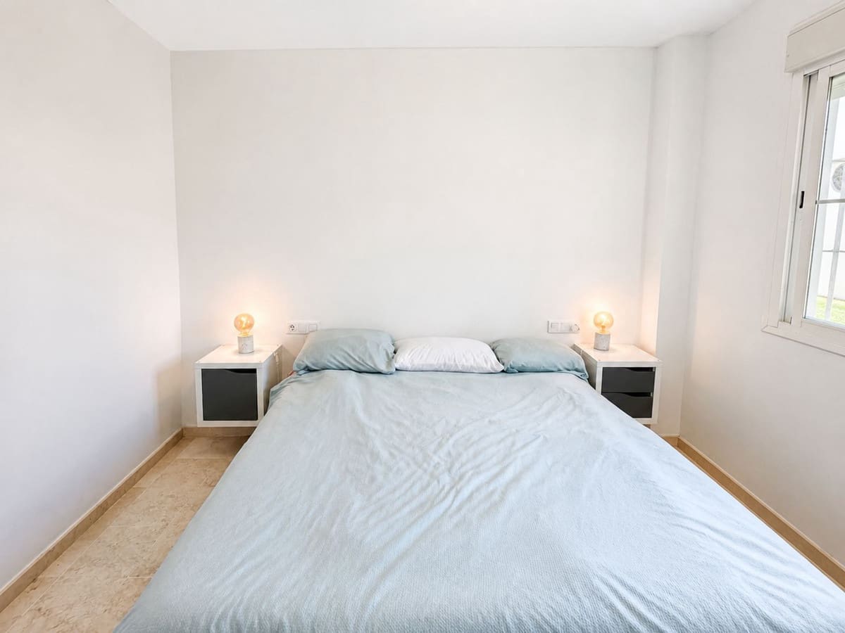 3 soverom Leilighet til salgs i La Duquesa / Puerto de la Duquesa med svømmebasseng - € 285 000 (Ref: 9974396)