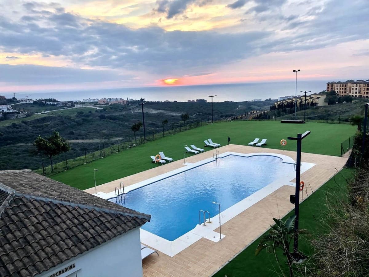 3 soverom Leilighet til salgs i La Duquesa / Puerto de la Duquesa med svømmebasseng - € 285 000 (Ref: 9974396)