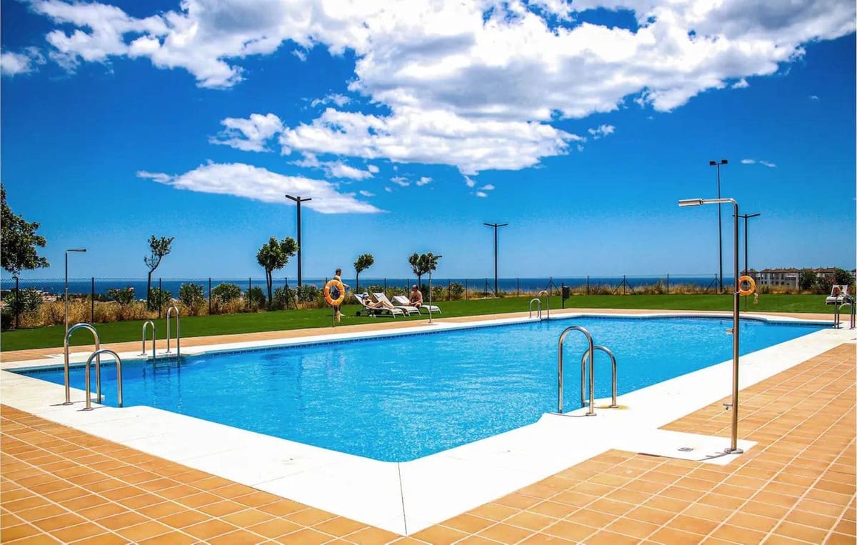3 soverom Leilighet til salgs i La Duquesa / Puerto de la Duquesa med svømmebasseng - € 285 000 (Ref: 9974396)