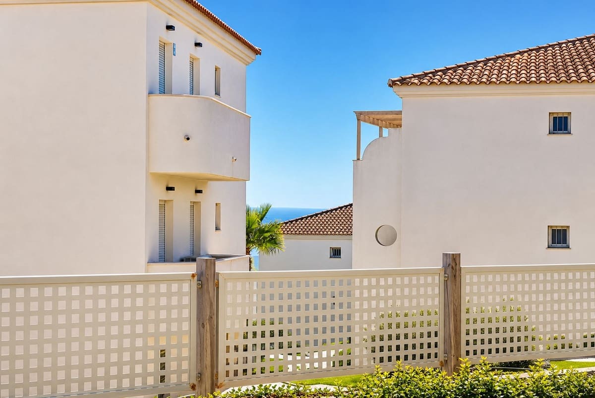 3 soverom Leilighet til salgs i La Duquesa / Puerto de la Duquesa med svømmebasseng - € 285 000 (Ref: 9974396)