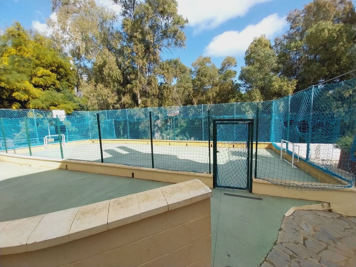 Apartamento de 3 habitaciones en Calahonda en venta con piscina garaje - 395.000 € (Ref: 9974397)