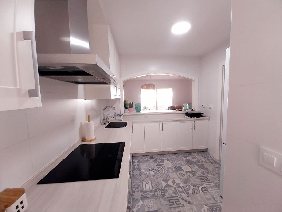 Apartamento de 3 habitaciones en Calahonda en venta con piscina garaje - 395.000 € (Ref: 9974397)