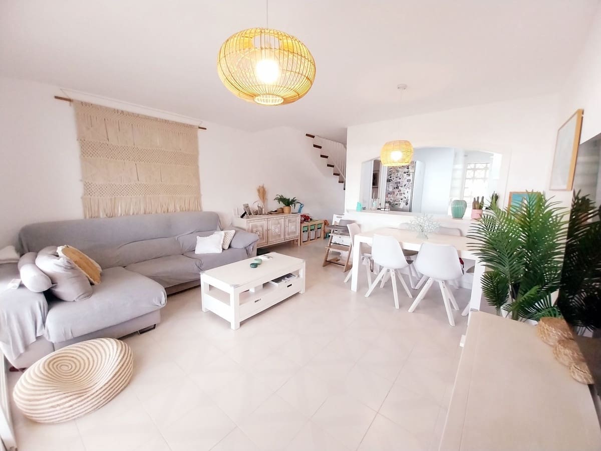 Apartamento de 3 habitaciones en Calahonda en venta con piscina garaje - 395.000 € (Ref: 9974397)