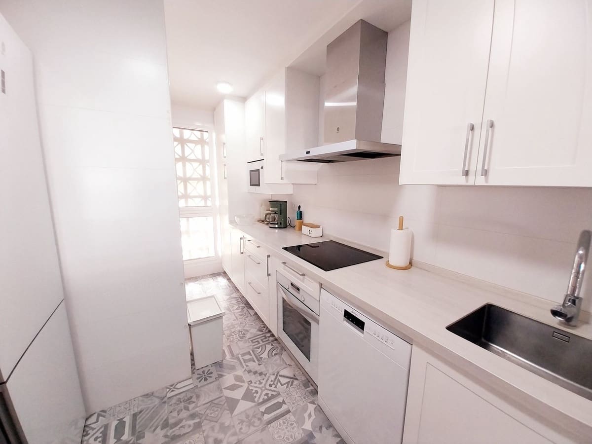 Apartamento de 3 habitaciones en Calahonda en venta con piscina garaje - 395.000 € (Ref: 9974397)