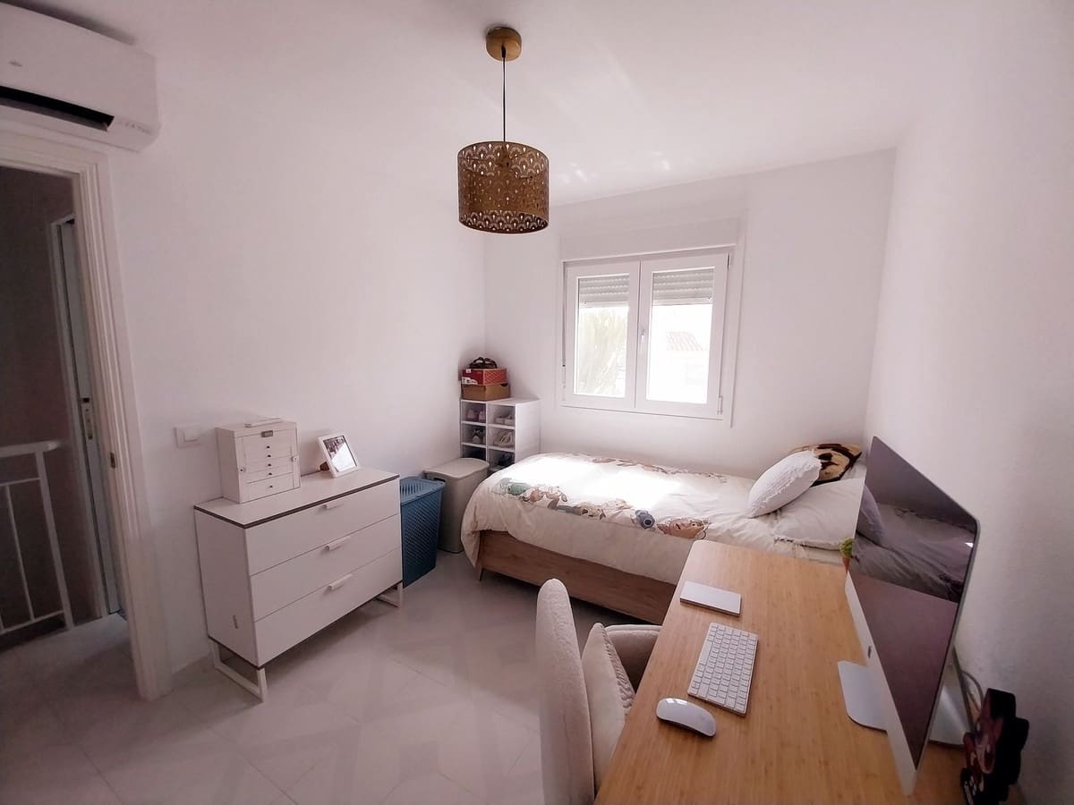 Apartamento de 3 habitaciones en Calahonda en venta con piscina garaje - 395.000 € (Ref: 9974397)