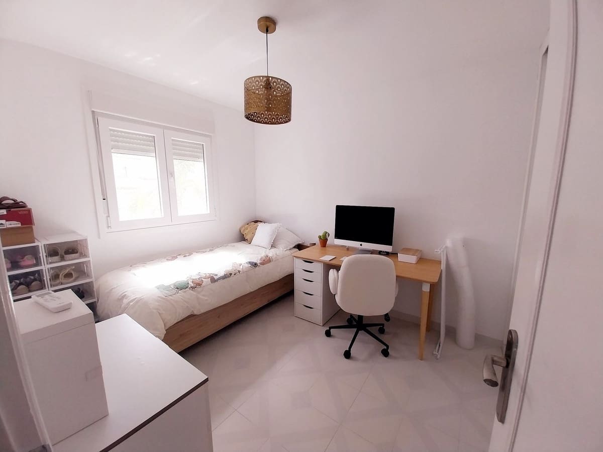 Apartamento de 3 habitaciones en Calahonda en venta con piscina garaje - 395.000 € (Ref: 9974397)