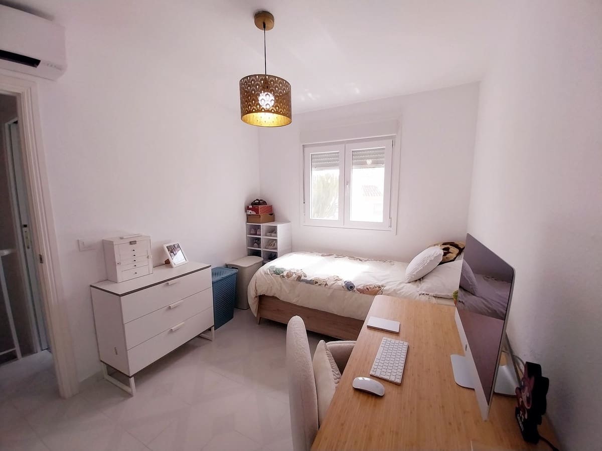 Apartamento de 3 habitaciones en Calahonda en venta con piscina garaje - 395.000 € (Ref: 9974397)