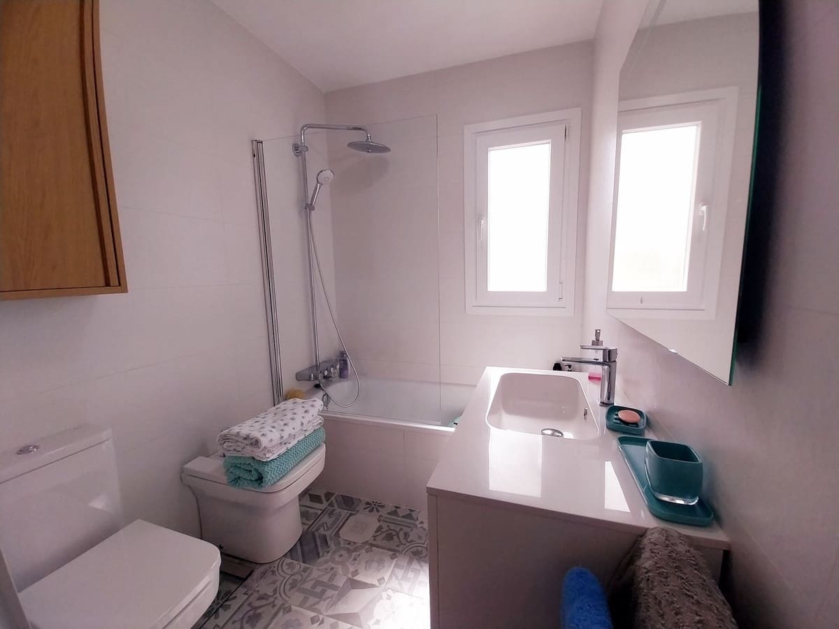 Apartamento de 3 habitaciones en Calahonda en venta con piscina garaje - 395.000 € (Ref: 9974397)