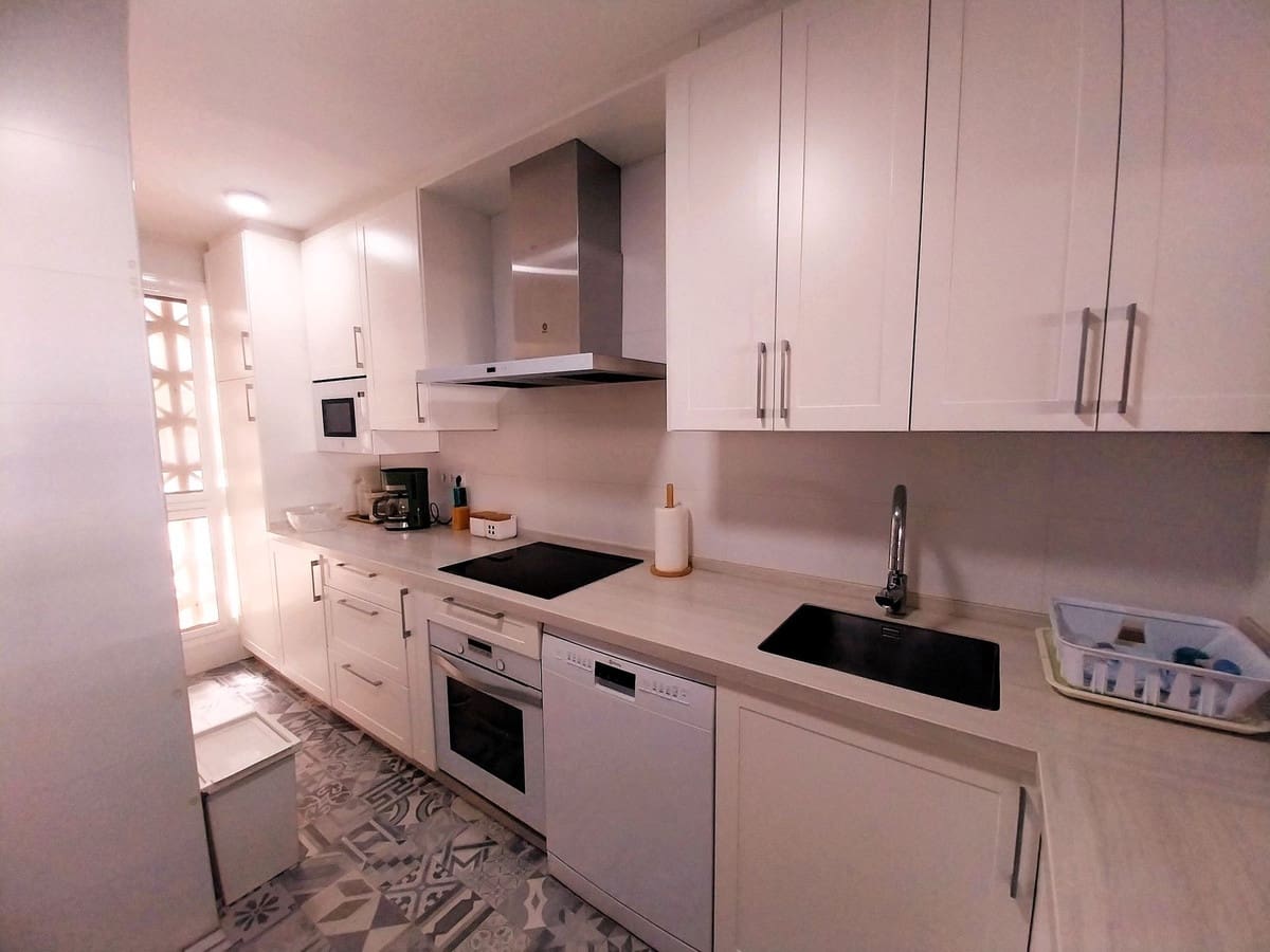 Apartamento de 3 habitaciones en Calahonda en venta con piscina garaje - 395.000 € (Ref: 9974397)