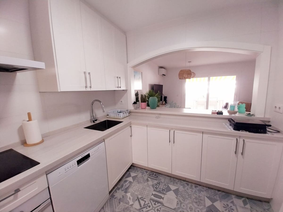 Apartamento de 3 habitaciones en Calahonda en venta con piscina garaje - 395.000 € (Ref: 9974397)