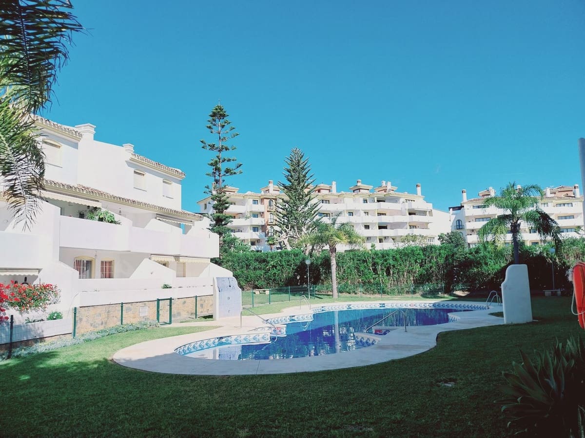 Apartamento de 3 habitaciones en Calahonda en venta con piscina garaje - 395.000 € (Ref: 9974397)