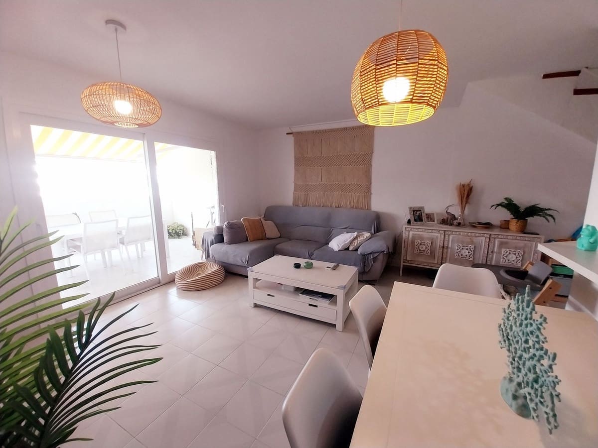 Apartamento de 3 habitaciones en Calahonda en venta con piscina garaje - 395.000 € (Ref: 9974397)