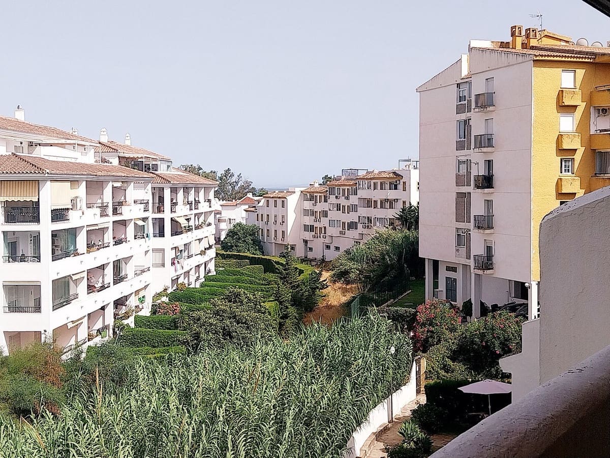 Apartamento de 3 habitaciones en Calahonda en venta con piscina garaje - 395.000 € (Ref: 9974397)