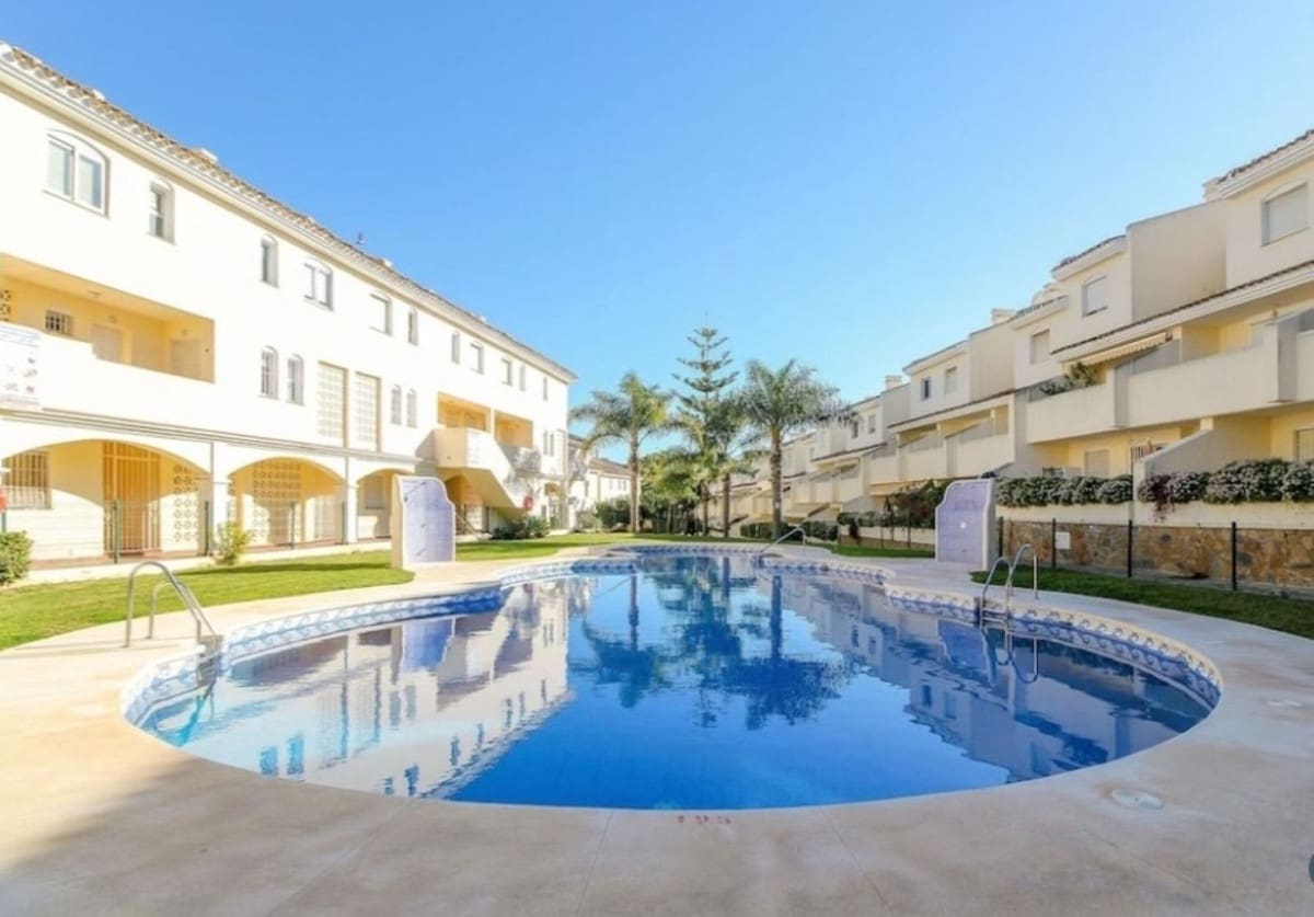 3 bedroom Apartment for sale in Calahonda with pool garage - € 395,000 (Ref: 9974397)