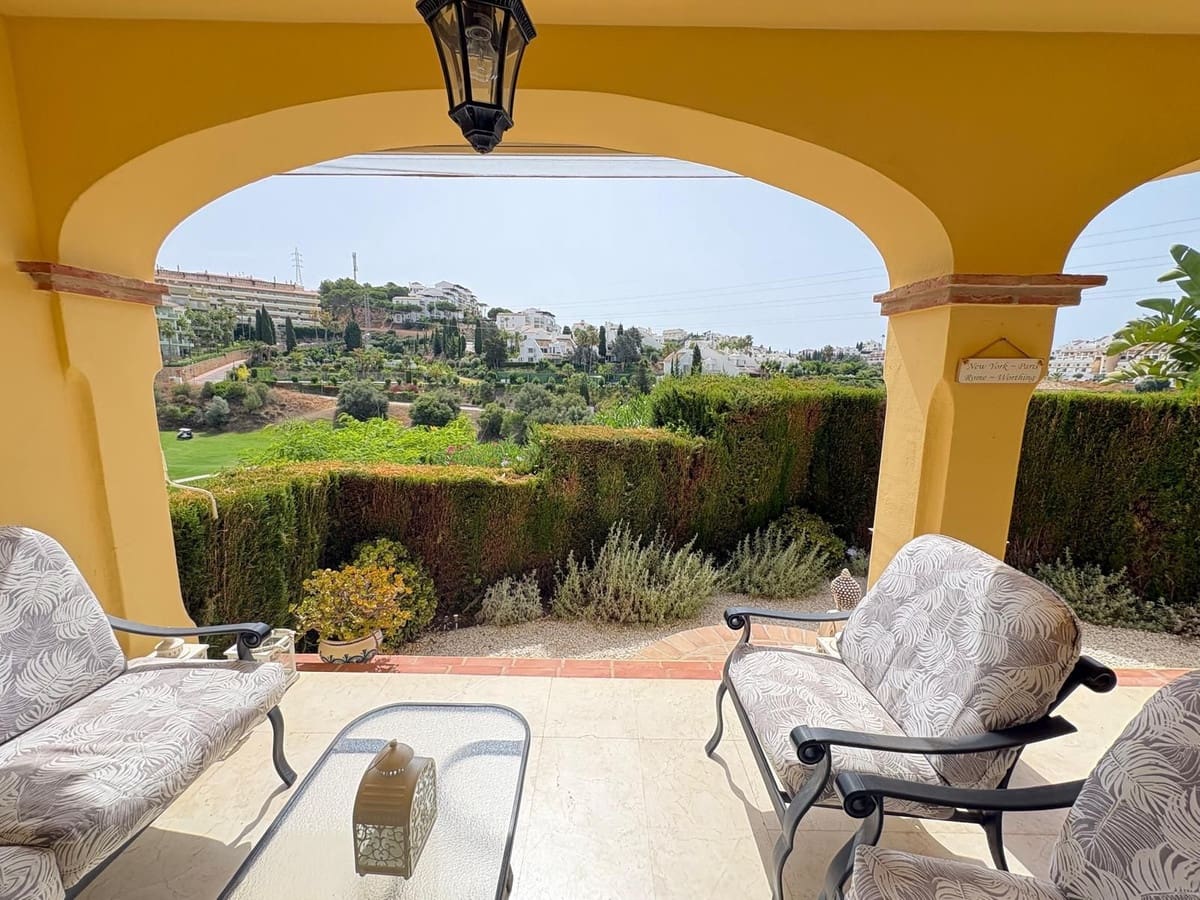 3 soveværelse Semi-Rækkehus til salg i Riviera del Sol med swimmingpool - € 625.000 (Ref: 9974400)