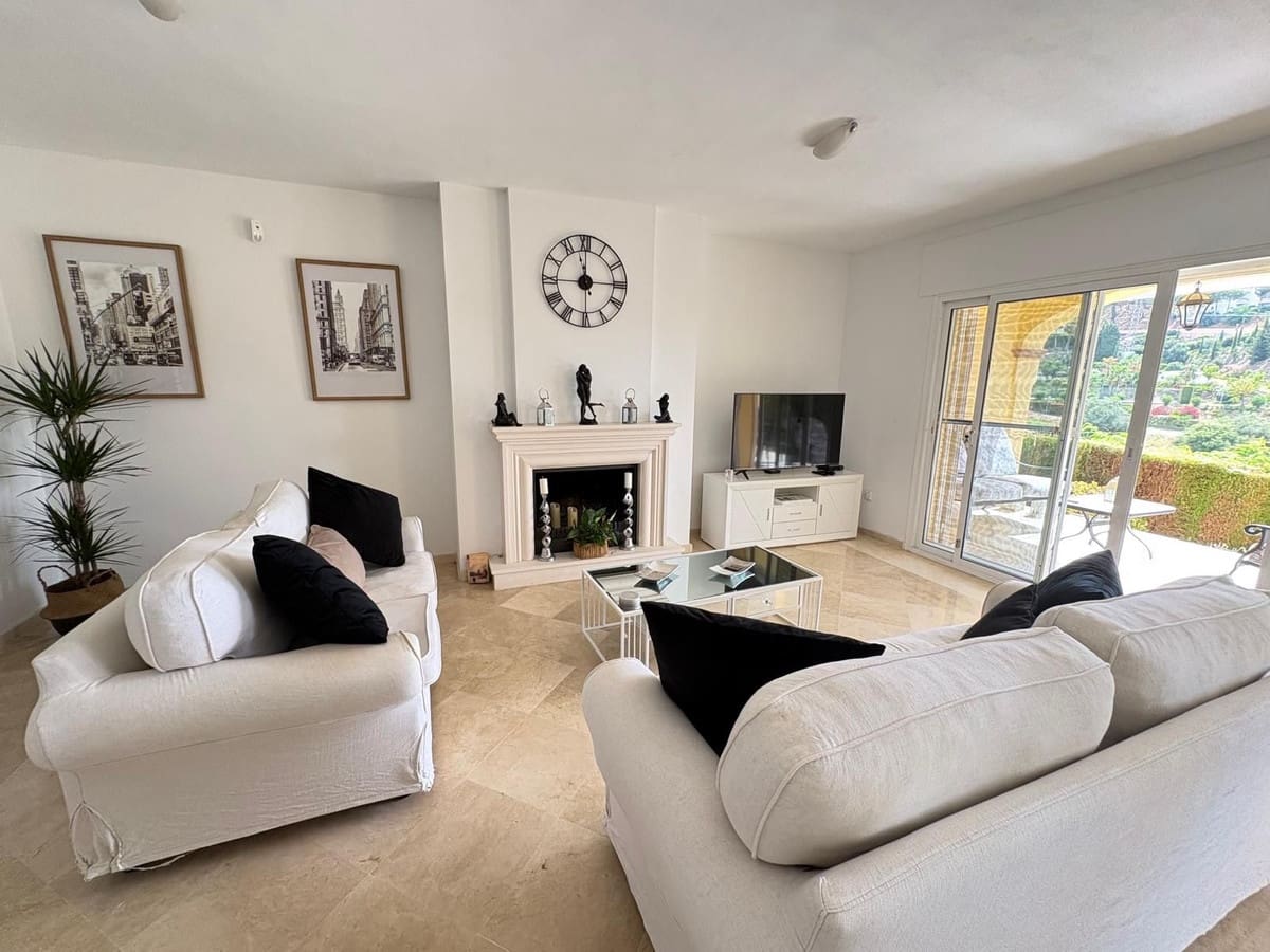 3 soveværelse Semi-Rækkehus til salg i Riviera del Sol med swimmingpool - € 625.000 (Ref: 9974400)