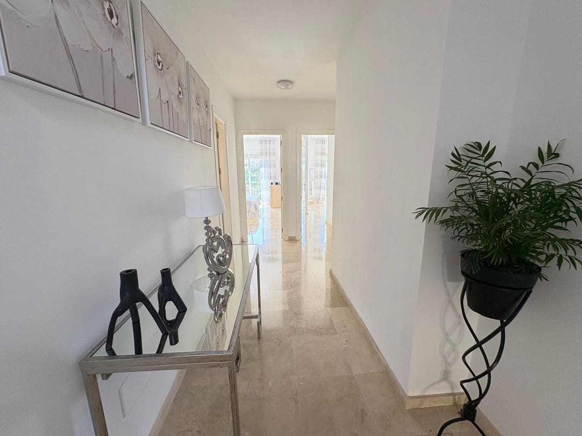3 soveværelse Semi-Rækkehus til salg i Riviera del Sol med swimmingpool - € 625.000 (Ref: 9974400)
