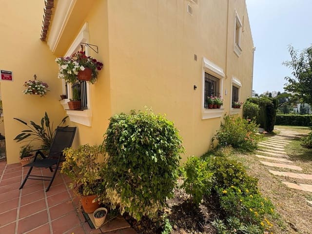 3 soveværelse Semi-Rækkehus til salg i Riviera del Sol, Mijas med swimmingpool - € 625.000 (Ref: 9974400)