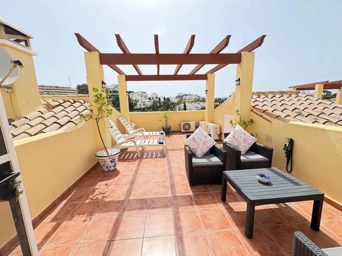 3 soveværelse Semi-Rækkehus til salg i Riviera del Sol med swimmingpool - € 625.000 (Ref: 9974400)