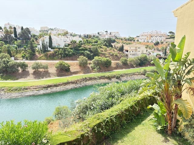 3 soveværelse Semi-Rækkehus til salg i Riviera del Sol, Mijas med swimmingpool - € 625.000 (Ref: 9974400)