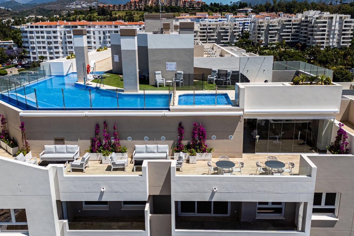 3 soveværelse Lejlighed til salg i Nueva Andalucia med swimmingpool - € 675.000 (Ref: 9974401)