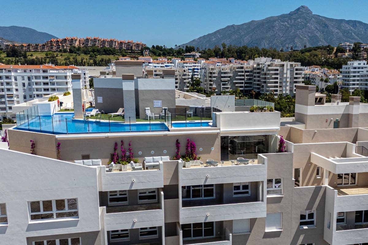 3 soveværelse Lejlighed til salg i Nueva Andalucia med swimmingpool - € 675.000 (Ref: 9974401)