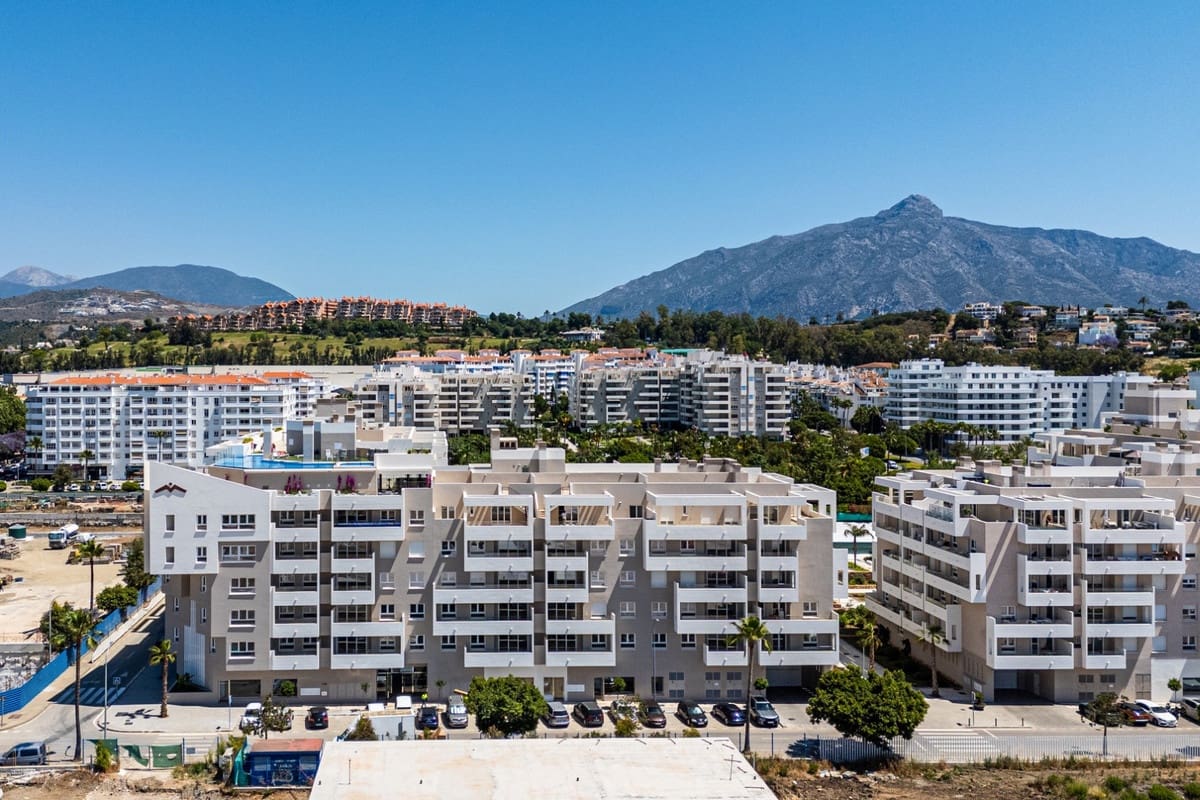 3 soveværelse Lejlighed til salg i Nueva Andalucia med swimmingpool - € 675.000 (Ref: 9974401)