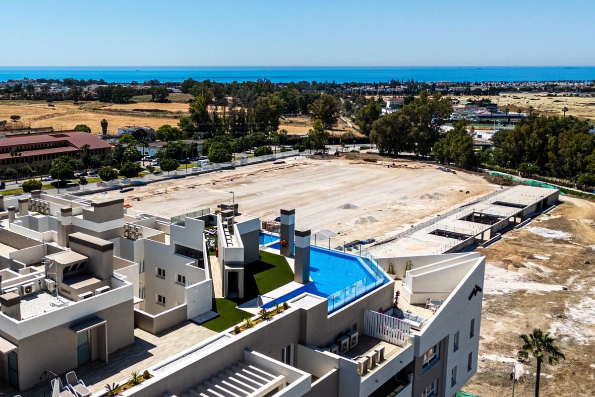 3 soveværelse Lejlighed til salg i Nueva Andalucia med swimmingpool - € 675.000 (Ref: 9974401)