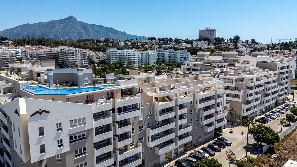 3 soveværelse Lejlighed til salg i Nueva Andalucia med swimmingpool - € 675.000 (Ref: 9974401)