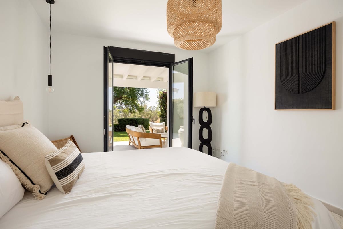 4 soveværelse Villa til salg i El Paraiso med swimmingpool - € 2.095.000 (Ref: 9974403)
